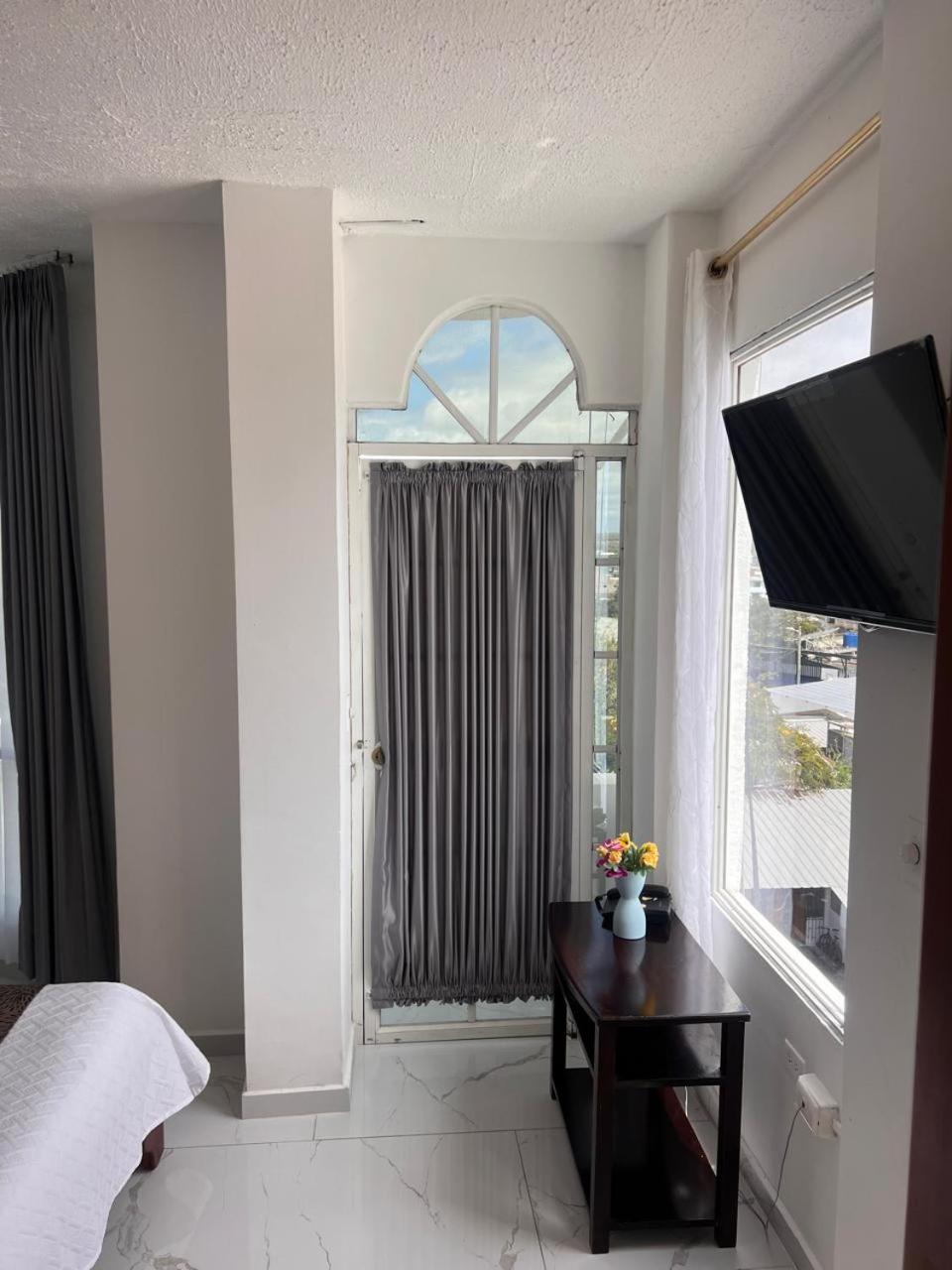 Hostal Carliza 阿约拉港 外观 照片